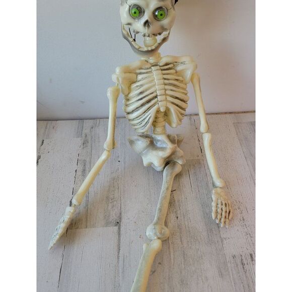 Spearhead 1994 AS IS skeleton hanging Halloween prop decor - Picture 3 of 15